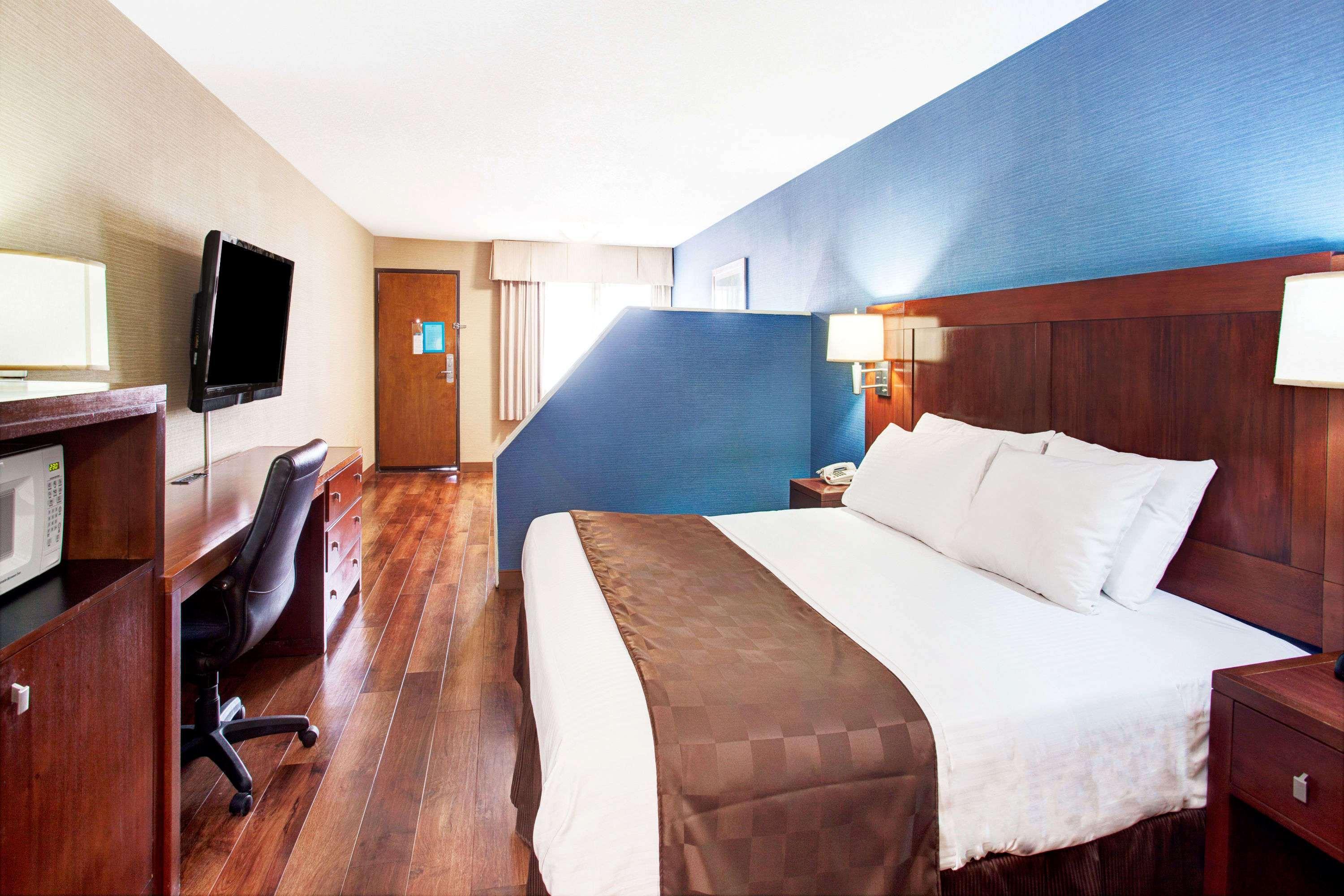 Travelodge By Wyndham Culver City Hotel