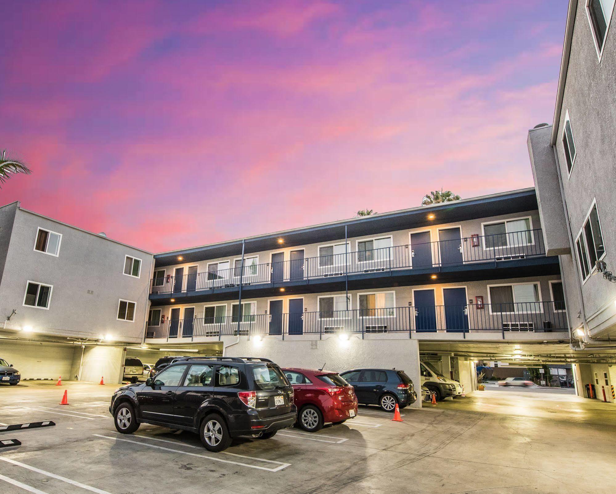 Travelodge By Wyndham Culver City Hotel